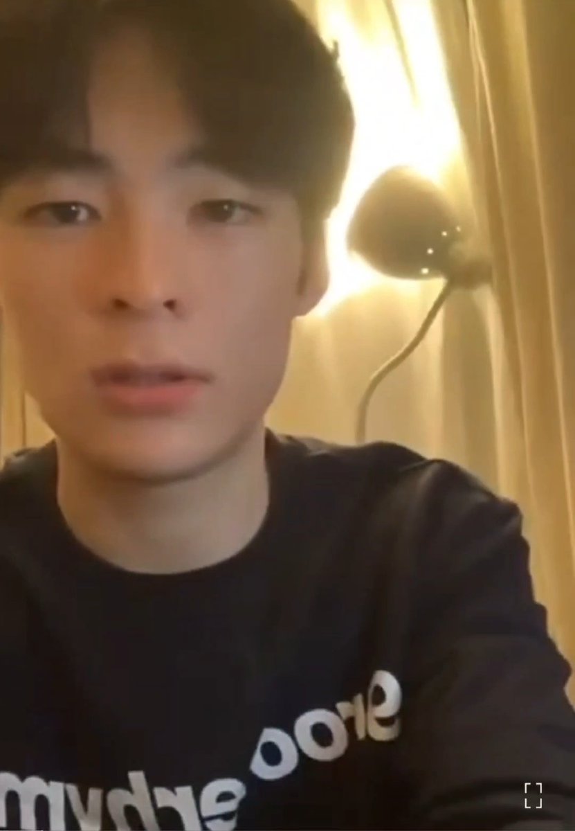 ... 볼 한번 찔러보고 싶은 마음이 드는 귀여움이다..🥹