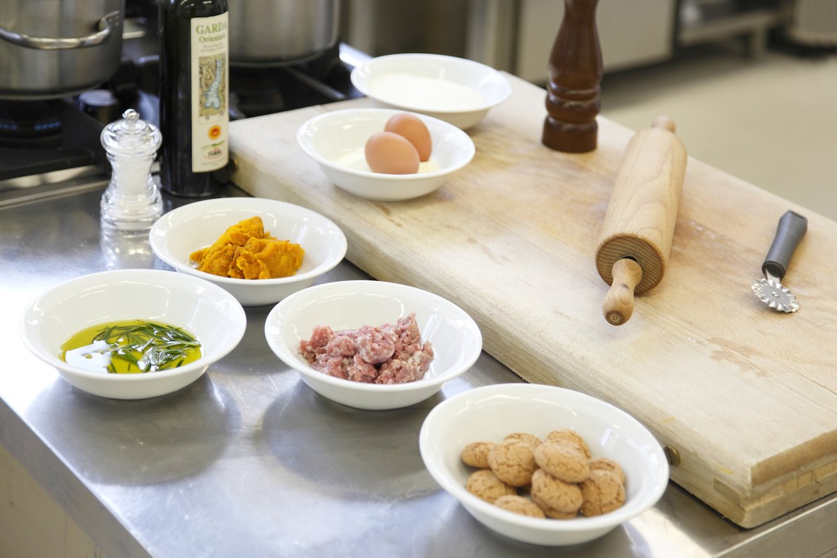 Colleziona almeno due #WOWExperience, le esperienze migliori da vivere in Val di Sole e vinci uno zainetto in omaggio. 
Tra queste puoi trovare: 
- discese rafting;
- tour in MTB;
- percorsi avventura; 
- laboratori di cucina e tanto altro. 
Scoprile qui ➡️visitvaldisole.it/it/wow-experie…