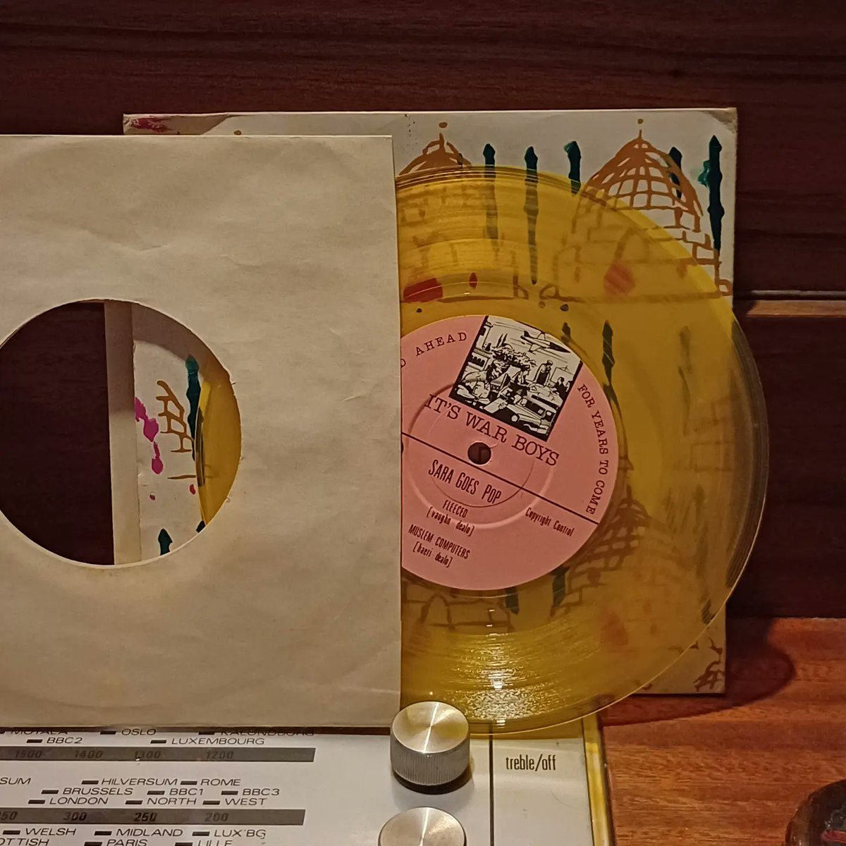 ChrisHuxley72's tweet image. When your lovely wife picks up a 7" single in a charity shop for £3 cause she liked the sleeve artwork &amp;amp; the coloured vinyl ,only for you to look it up on Discogs &amp;amp; discover it changes hands for 3 figures! #charityshopfind #saragoespop #vinylfind #cratedigging