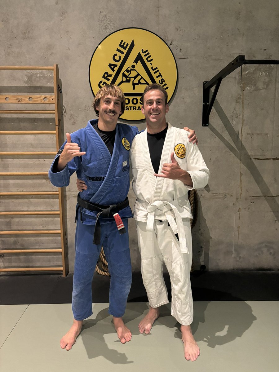 rupertballinger's tweet photo. Great lesson with old school mate and Gracie Master William Tritton Namaste brother 🙏⚔️💙🩶 Gracie Humaita Noosa 🥋 https://t.co/nSAyewDlbK