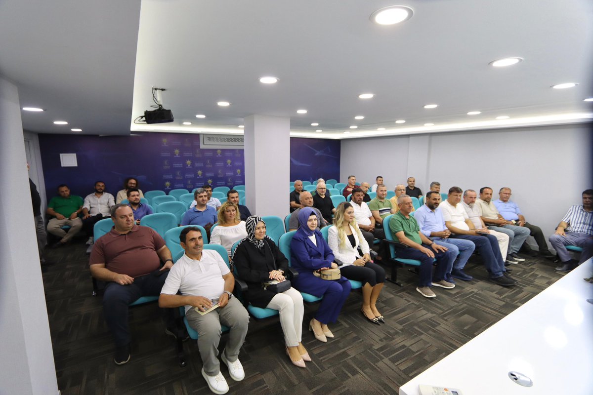 mestanozcan's tweet photo. 📍Tekirdağ Ak Parti İl Başkanlığı

İl Başkanımız Ali Gümüş Başkanlığında, Haftalık olağan İl Yürütme ve Yönetim Kurulu toplantımızı Milletvekillerimiz Çiğdem Koncagül ve Gökhan Diktaş ,İl Başkanlarımız, teşkilat üyelerimiz ile gerçekleştirdik.

Toplantımızın hayırlara vesile olmasını diliyorum.