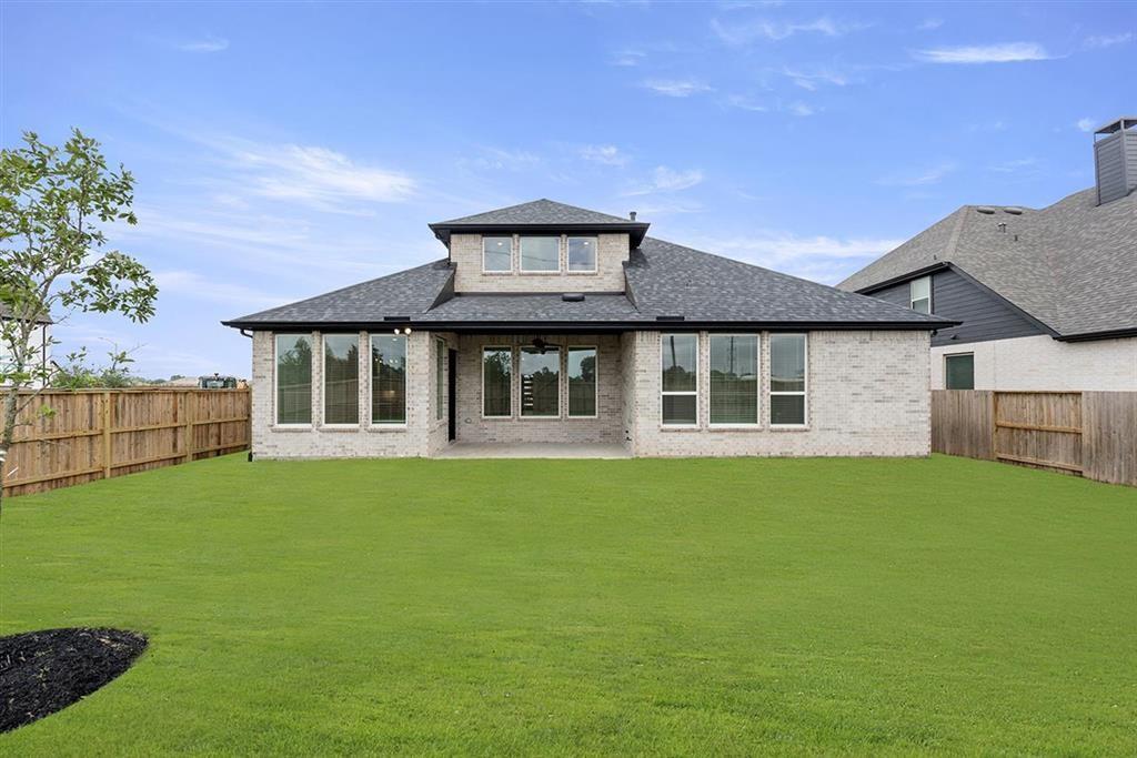 Welcome Home! This stunning home by Drees Homes has a living area flows nicely together accented by a bountiful kitchen island, a walk-in pantry, and a cozy fireplace in the two-story family room. Learn more: bit.ly/twitter-meri