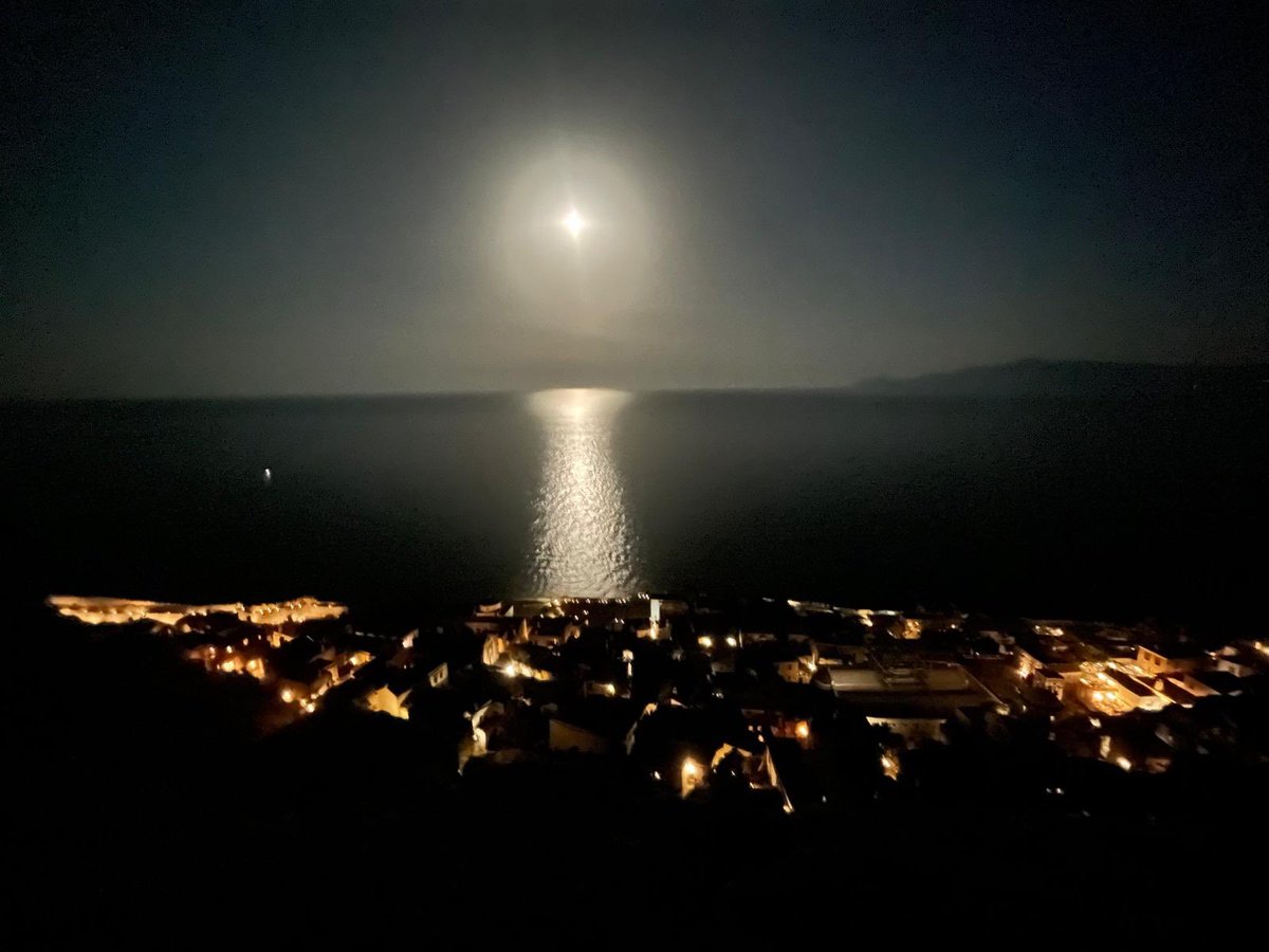 MONEMVASIA2's tweet photo. Tonight shines the first Blue Moon of the year over the Kastro of #Monemvasia 
Magnificent !

View from the archeological site of the Upper Town. https://t.co/AbZoTdZGjI