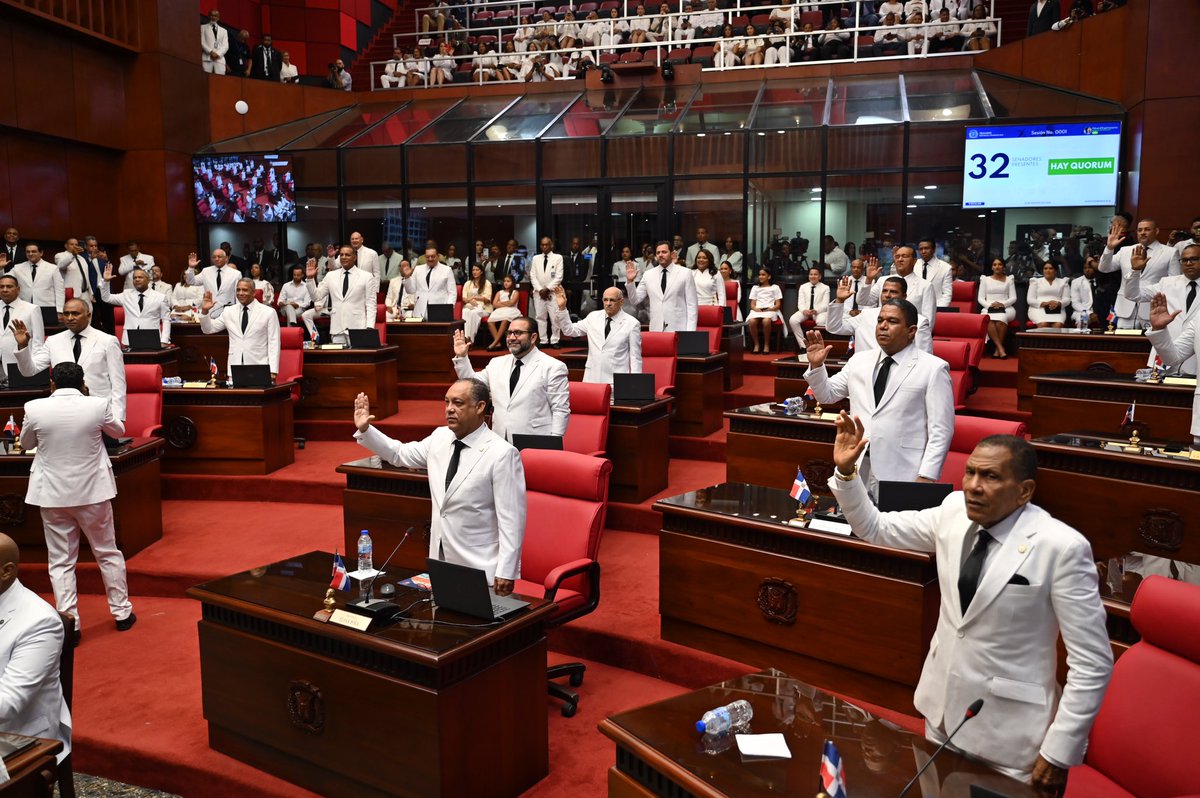 AntonioMartePPG's tweet photo. Hoy comienza oficialmente mi segundo mandato. Gracias, Santiago Rodríguez, por su confianza. Reafirmo mi compromiso de trabajar en favor de la gente y ser su voz en el Congreso. ¡Juntos por más! 🇩🇴💪
#GraciasSantiagoRodríguez #CompromisoConLaGente #SegundoMandato https://t.co/iK78esD6uo