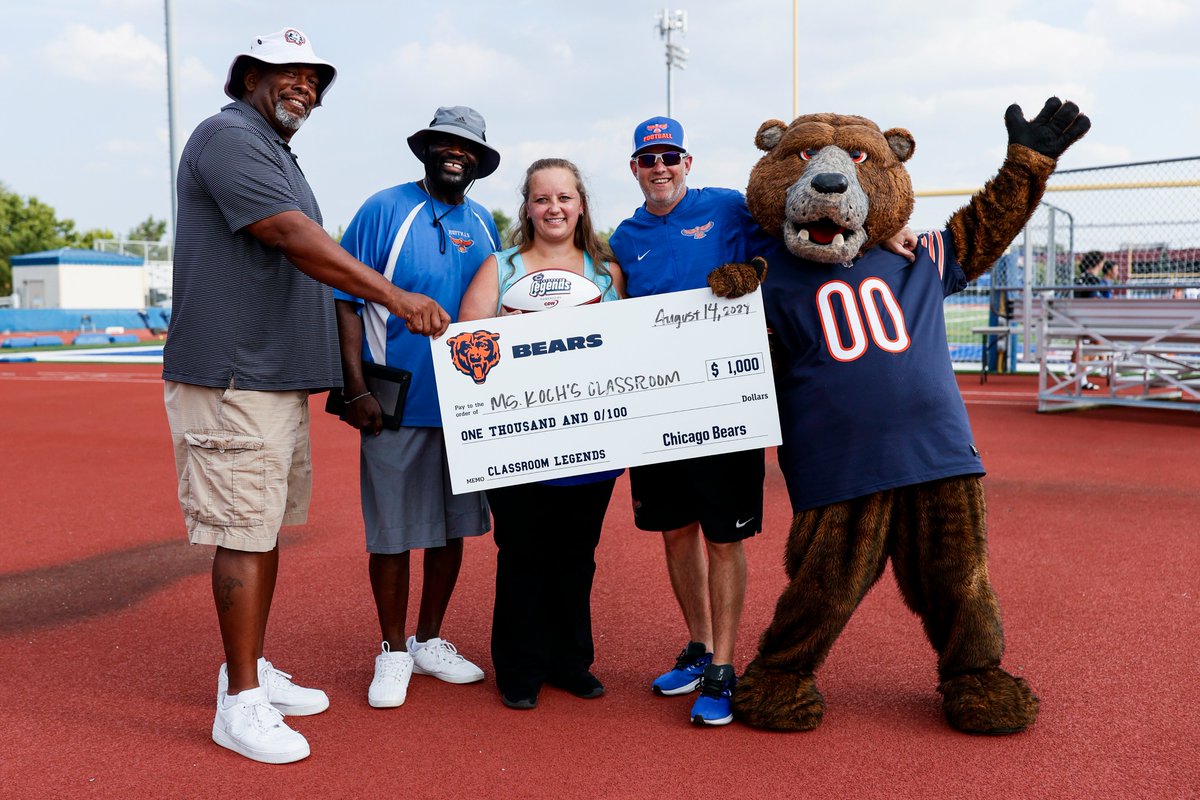 Congratulations Ms. Koch from Hoffman Estates High School for receiving the Classroom Legends Award! Thank you to James Otis "Big Cat" Williams for joining us in this special moment!