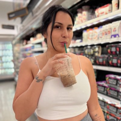 oliviabettel's tweet photo. #NewProfilePic https://t.co/8vDbuNbKXr