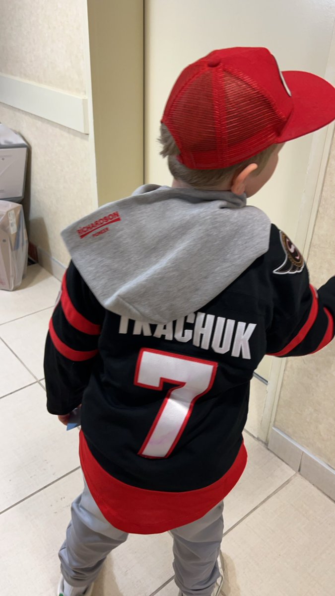 C_RORRIS's tweet photo. @Senators When we ate some popcorn and rode out of innipeg with the W in March #GoSENSGo https://t.co/eXeCm8hvKq