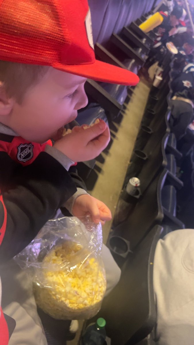 C_RORRIS's tweet photo. @Senators When we ate some popcorn and rode out of innipeg with the W in March #GoSENSGo https://t.co/eXeCm8hvKq