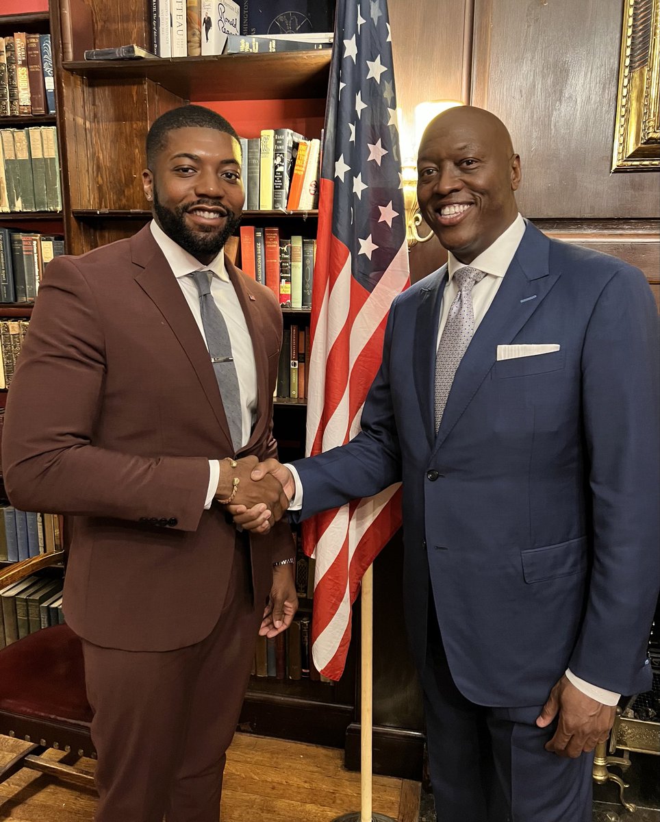 Join us on Sunday, August 25 from 3-6pm for a Roundtable discussion with ‘Community Stakeholders.’ <a href="/IamJohnBurnett/">John Burnett</a> will be moderating &amp; I will deliver remarks on the State of the 29th Assembly District. RSVP at info@dwaynemoore.com to secure your spot &amp; to join the conversation.