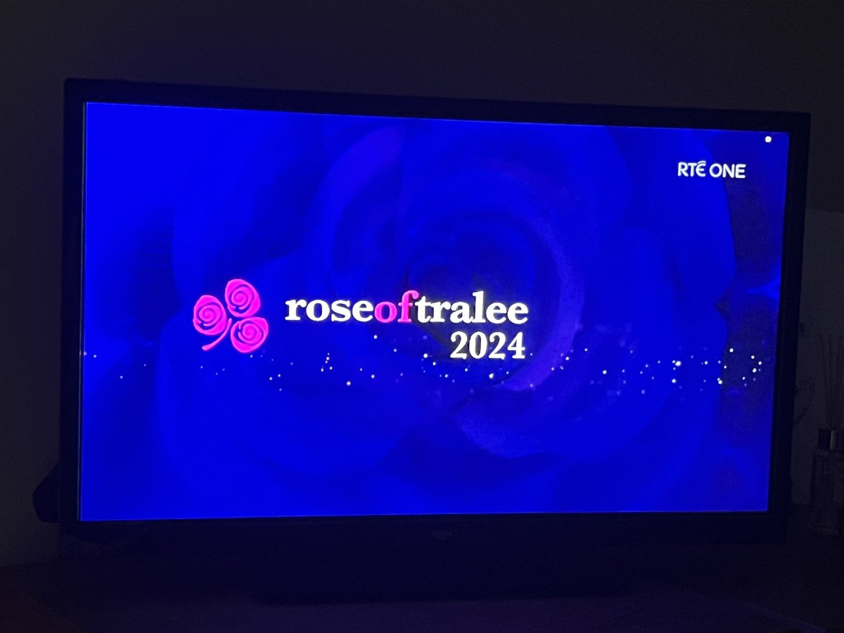 lilbitofamhran's tweet photo. 20 years of watching the Rose of Tralee 🌹and it’s apparently Will Leahy’s 20th year. My first year not watching at home in the orchard county. Supporting our London Rose Glenna who has been doing a fab job representing our London Rose class of 2024 #roseoftralee https://t.co/cwA2UJ9lk6