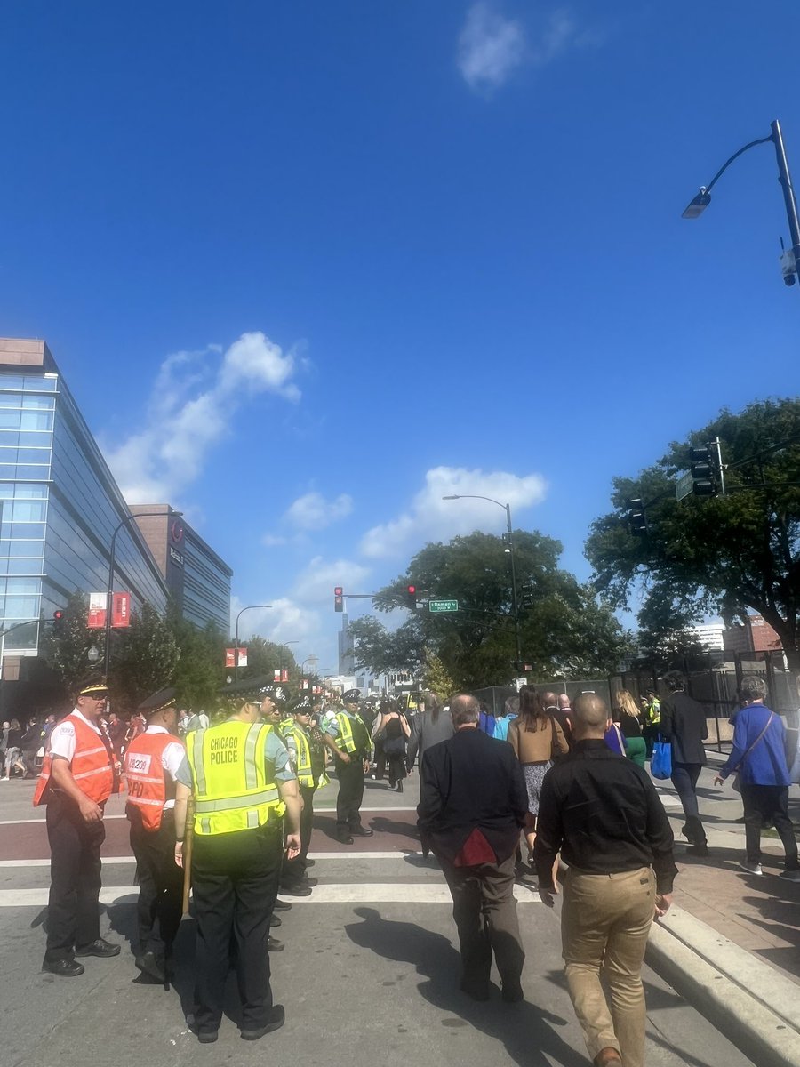 The mass exodus from ride shares and shuttles to the United Center