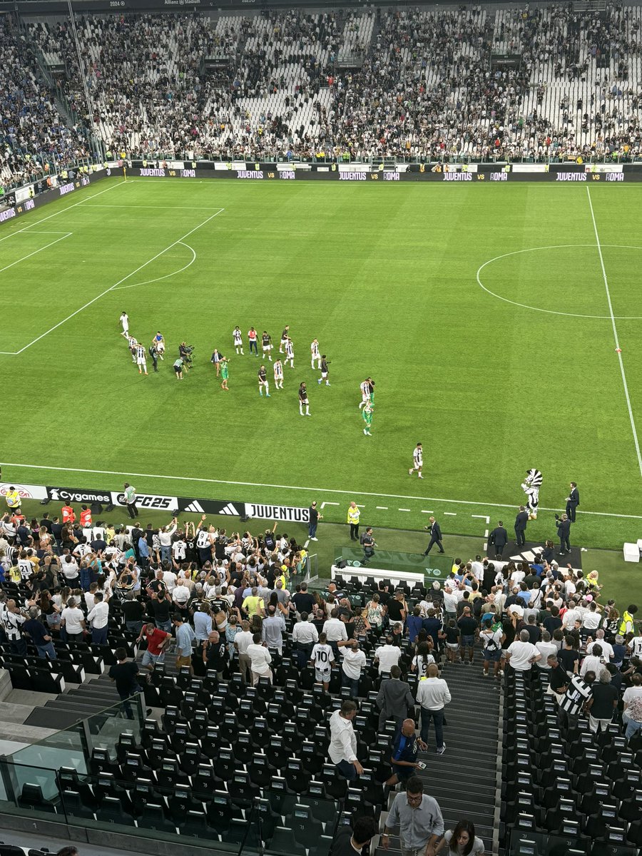 RoccoMen77's tweet photo. Buona la prima!  #JuveComo https://t.co/f3Nt70MQZp