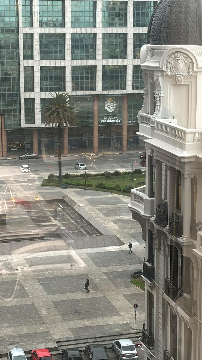 Gente de Uruguay mañana los veo 16hs  en Plaza independencia 

Plaza Independencia, Monumento a Artigas, Pl. Independencia, 11100 Montevideo.