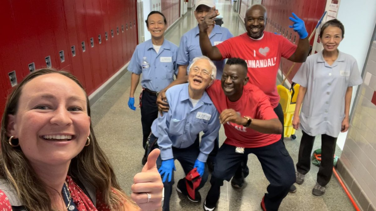 LockwoodEnglish's tweet photo. Closed out the first day of school with these rockstars! Thankful for all the hard work they put in for #atomnation @AnnandaleAtoms https://t.co/CIjsbn16QL