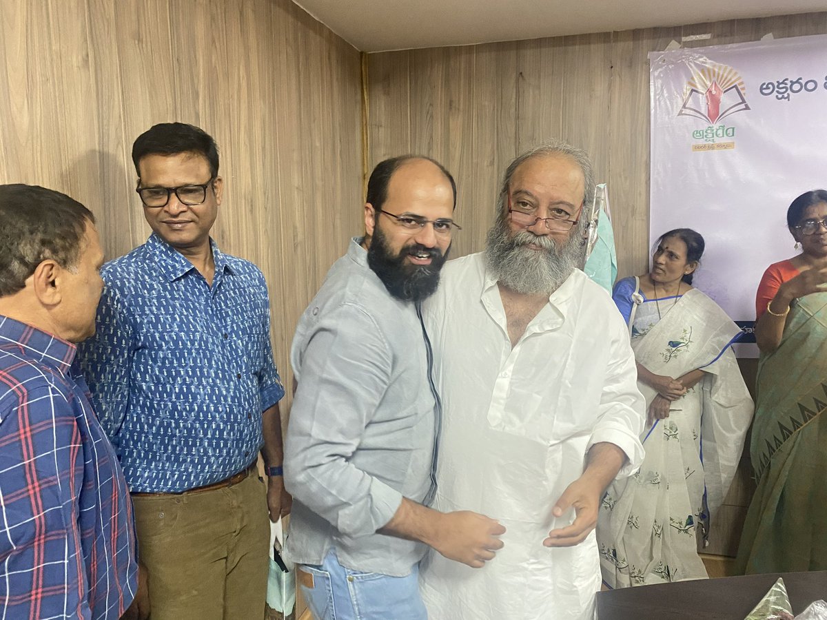 sanjaygloc's tweet photo. పోయిన సారి కలిసినప్పుడు తన 'దిగంతం' నవల మీద 'సంజయా! విధినేమందు?' అని సంతకం చేశారు కాశీభట్ల గారు... తను దిగంతాలకు వెళ్తూ మాకు తన అక్షరాల్ని, జ్ఞాపకాల్ని మాత్రం మిగిల్చారు.  miss you sir! https://t.co/fmLGzmGeYj