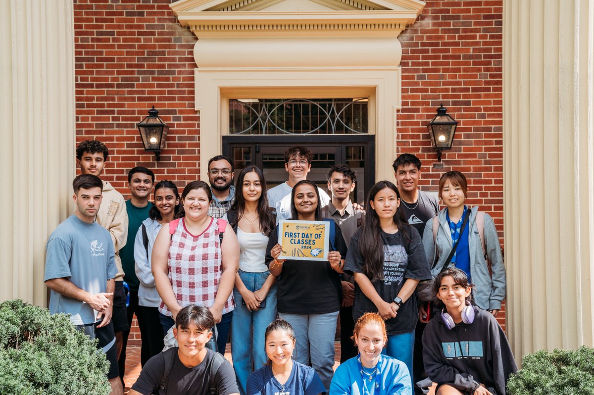MidwayUniv's tweet image. 🎒First day of classes = new notebooks, fresh donuts, and a whole lot of excitement. 🍩✨ 
#CollegeLife #FirstDayFeels #GoEagles