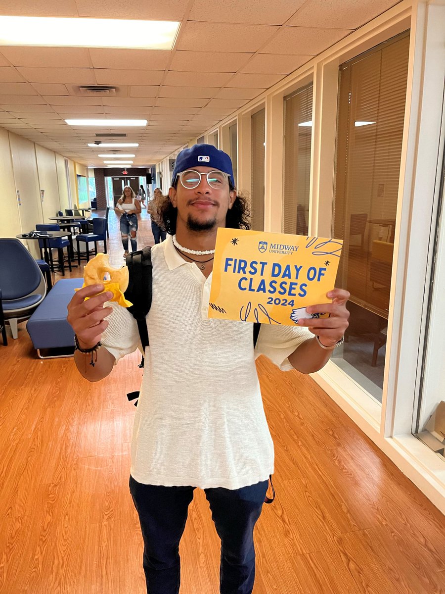MidwayUniv's tweet image. 🎒First day of classes = new notebooks, fresh donuts, and a whole lot of excitement. 🍩✨ 
#CollegeLife #FirstDayFeels #GoEagles