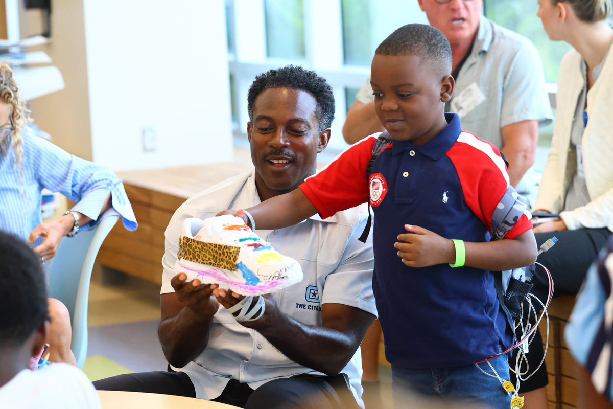 .<a href="/KoachDrayton/">Maurice Drayton</a> &amp; Co. visited <a href="/MUSCkids/">MUSC Children's Health</a> earlier today to hang out with a few of Charleston’s finest 🏈❤️

All the love for these incredible kids, you know we’ve got your back in any fight!

#FireThoseCannons | #HonorDutyRespect