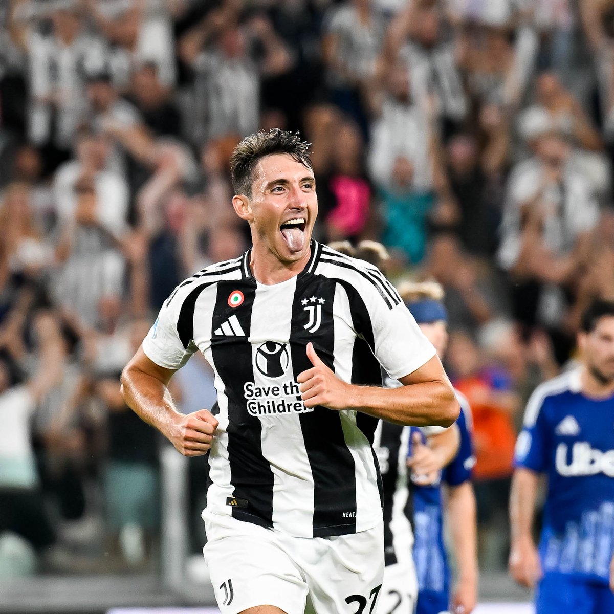juventusfc's tweet photo. La super giocata di Andrea che chiude la gara ☄️

#JuveComo [3-0] https://t.co/bXz5yRA3Qe