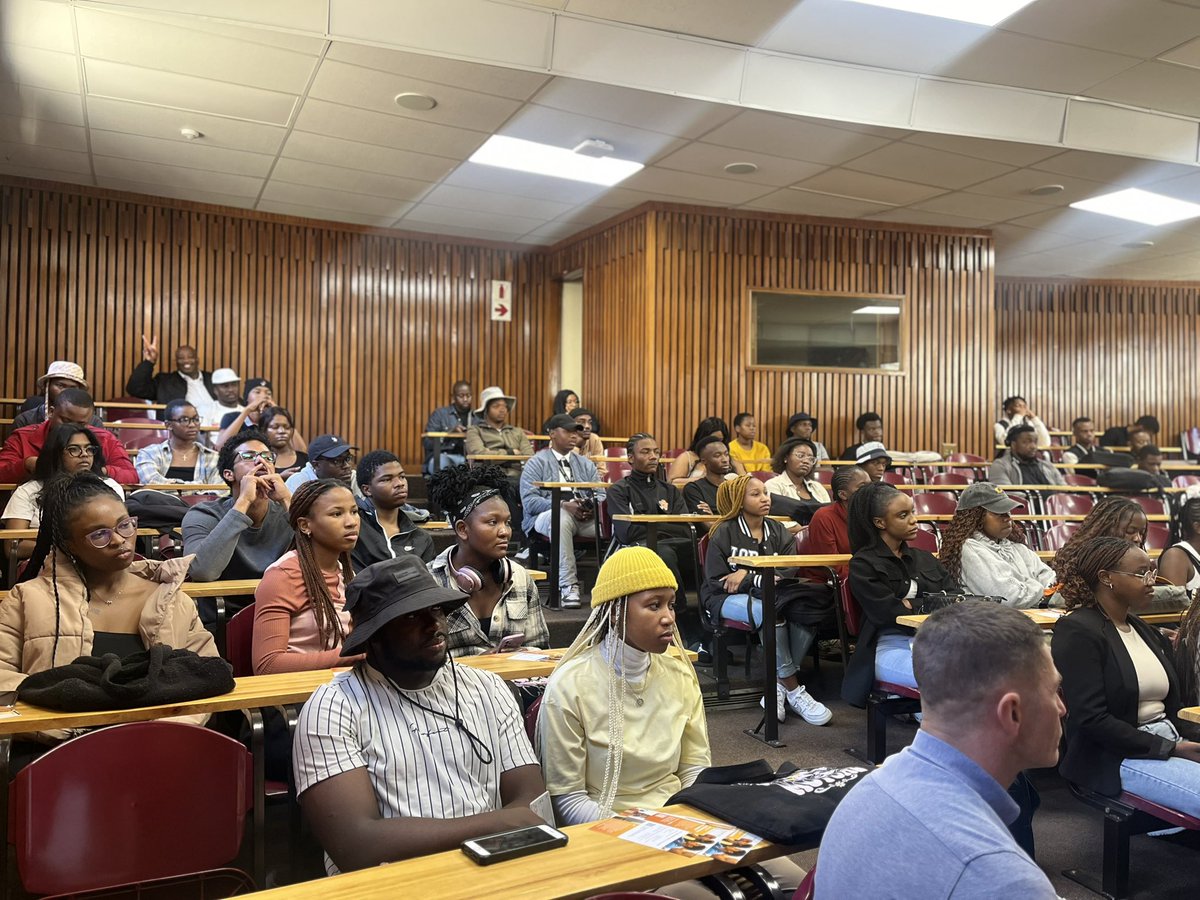 4otune's tweet photo. Morning well spent at @go2uj with final year students and the @MindworxAcademy team

#iBlameGK #GeeksConnect https://t.co/ygdTpnR9CB