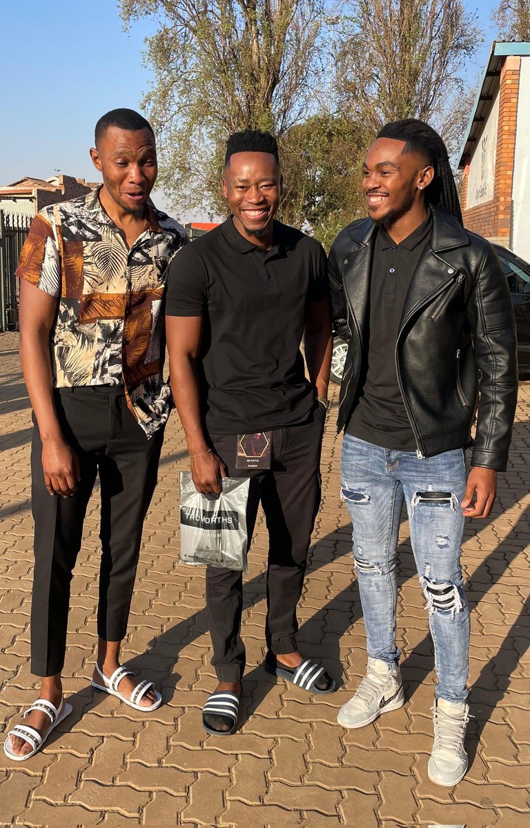 thatguyandile's tweet photo. Triple trouble https://t.co/6lIsLqUQvF