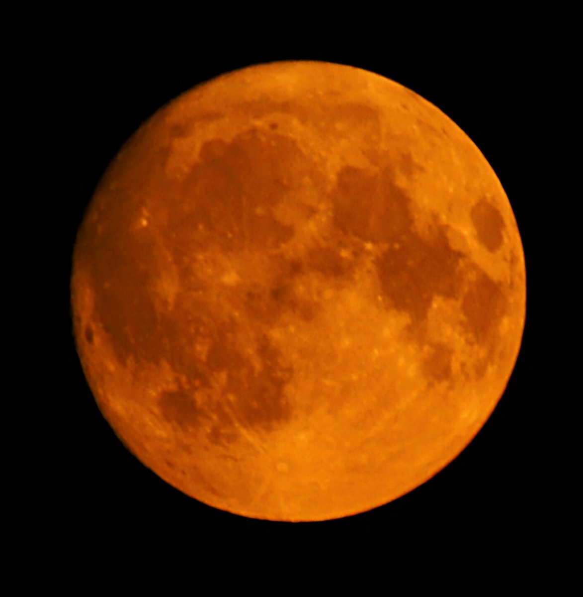 JackNo74rich's tweet photo. @nightsky The Moon over Cardiff last night😃 https://t.co/NwzJfG9EqI