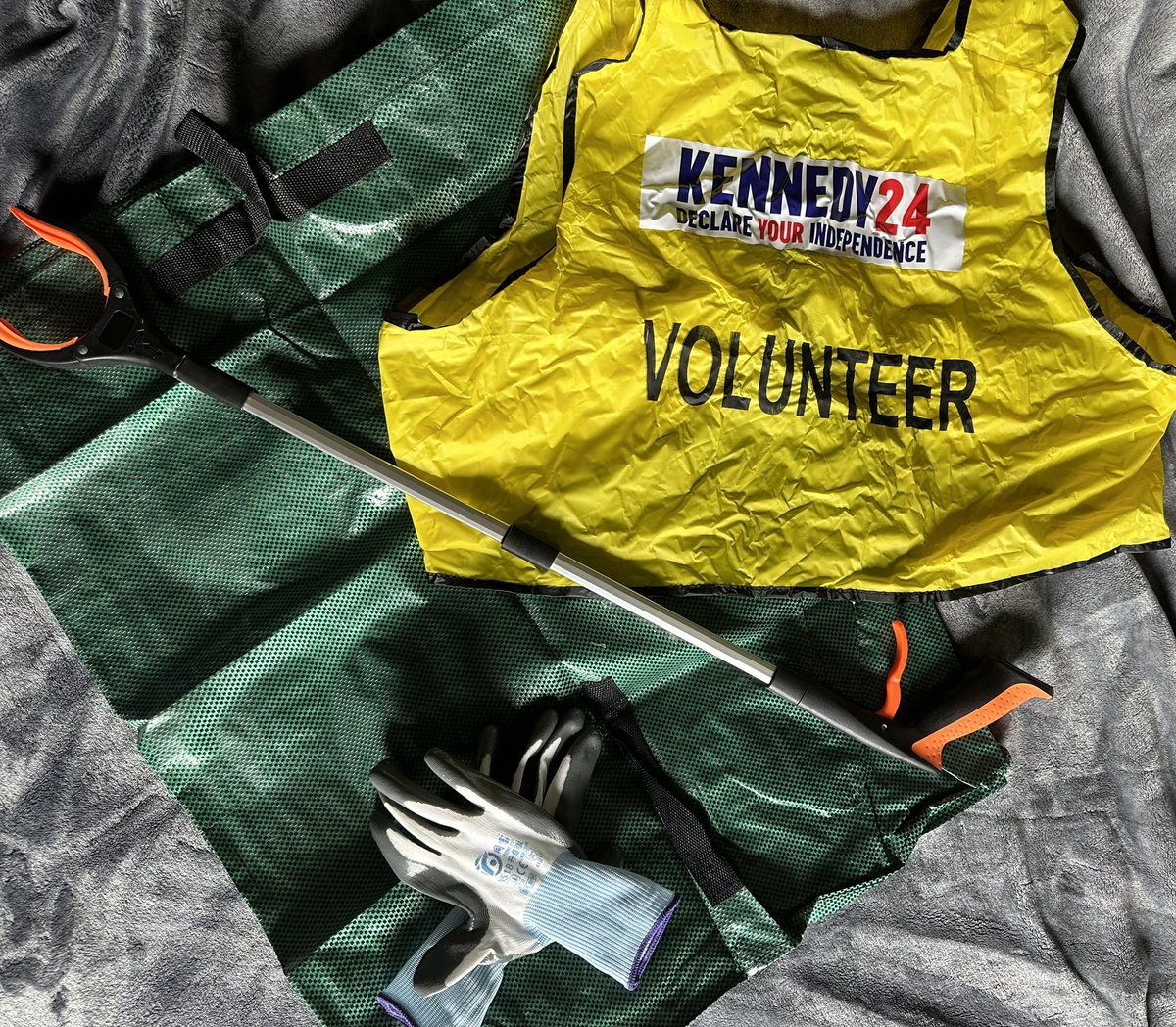 sarahgrunblatt's tweet image. Labor Day is Monday, September 2, 2024 (two weeks from today). Have you gotten ready for it yet?!?!?!

#Kennedy24 Bumper Sticker: merch.kennedy24.com 

Vest: ArcMate Economy Safety Vest, Soft... amazon.com/dp/B00JA5GUSW?…

Grabber: REWKCY 32" Grabber Reacher Tool,...