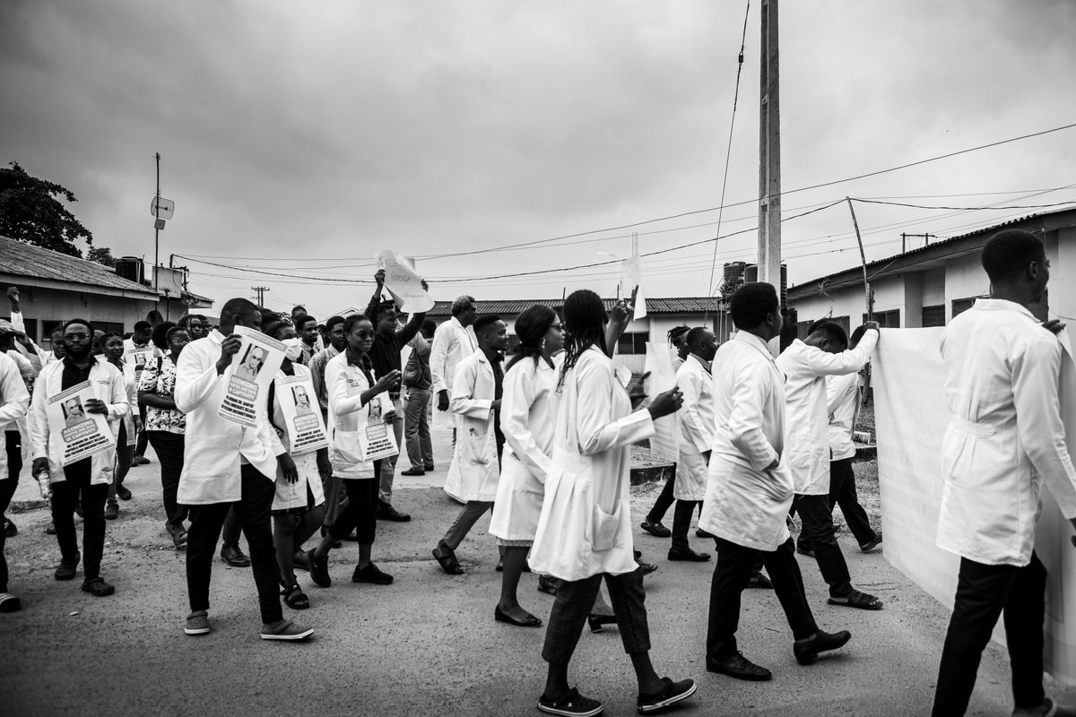 Doxamour's tweet photo. Picture excerpt from @oouth_sagamu Doctors Solidarity walk for Dr Ganiyat. 
#freeDrGaniyat 
#FreeThe20MedStudents 
Cc:@Nigerian_Doctor @nard_nigeria https://t.co/R9YcdAPeRW