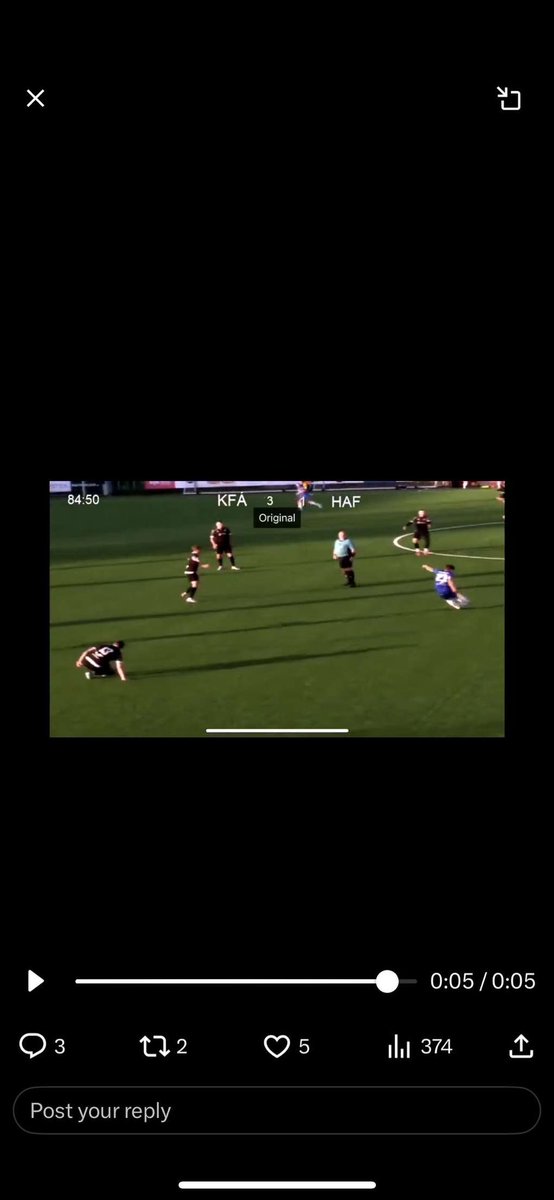 saevaringi17's tweet photo. @oskarsmari7 @footballiceland 1. Fá aukaspyrnu langur á fjær, mark.
2. Betra video fyrir neðan, beint i boltann.
3. Það sáu þetta allir á vellinum, meiri segja línuvörðurinn sem þorði ekkert að segja, ekki nóg með það þá er hann rangur i markinu?

Enn sammála Tómas er fínn dómari. https://t.co/ipBUJ2EOFa