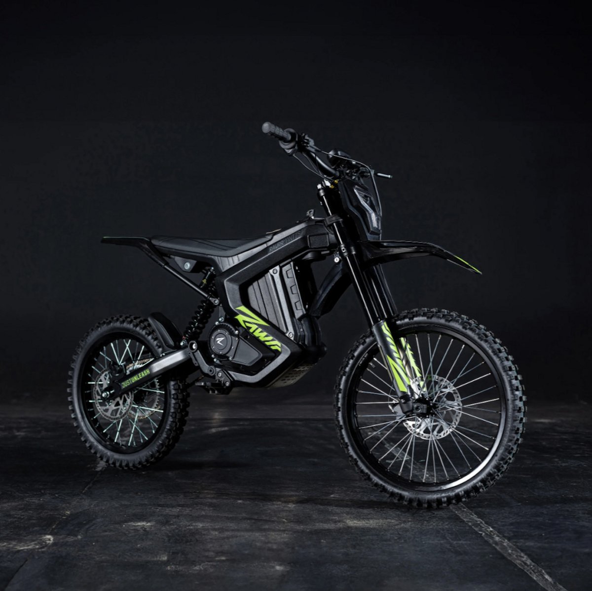 Motoclops's tweet image. Rawrr's new medium-sized bike, the Mantis X, has a 32-inch seat height, weighs 139 lbs with battery, great front-to-back balance, an LCG for quick transitions, and a solid top speed of 50MPH!

Shop Yours ➡️ motoclops.com/rawrr-mantis-x/
-
-
#MotoClops #Rawrr #MantisX #ebike