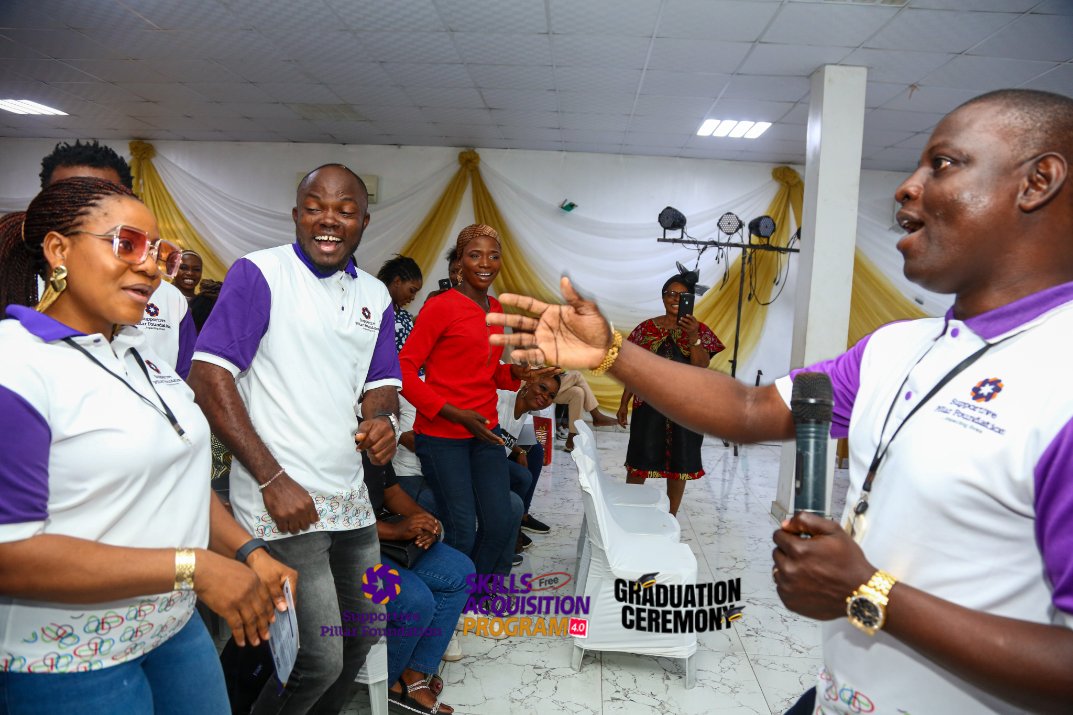 Supportivepf's tweet photo. The pillars swayed to the music, elegantly moving in harmony with the rhythm, adding a touch of grandeur to the celebration.
#SAP4.0 Naira #graduation Mosquito #graduationceremony HERE WE GO #skillsacquisition Flourish #Fuel https://t.co/lk1zYXuCWC