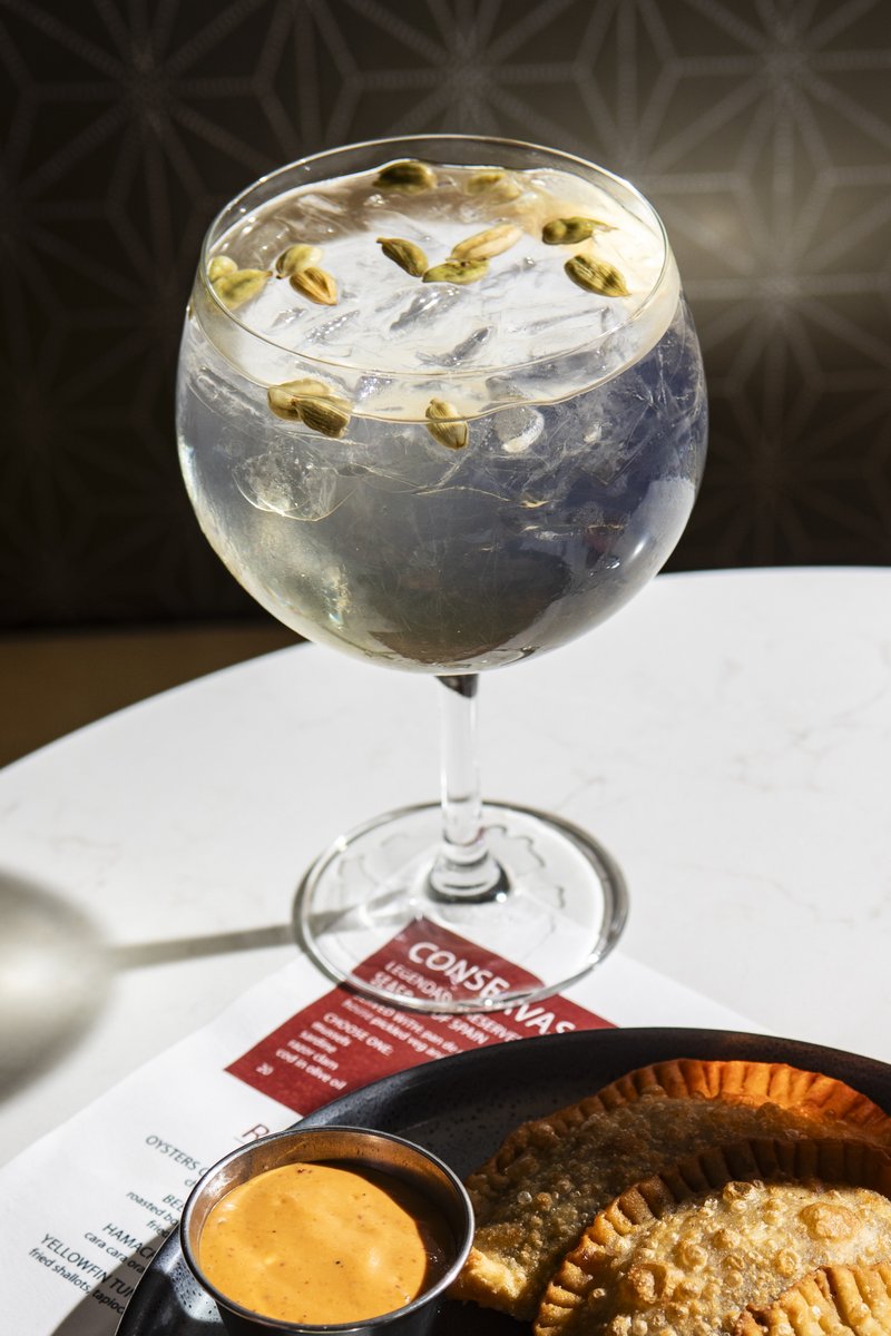 In spirit of this week’s events at @demconvention, our cocktail team is offering up a patriotic beverage 🇺🇸 

Try the “Campaign Trail” at @mercatchicago, featuring St. George Terroir gin, mushroom and cardamom tonic, and finished with cardamom pods.