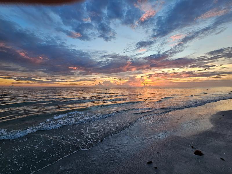 Superblond's tweet photo. I’m a finalist in Margaritaville Beach Resort Fort Myers Beach’s Story Contest. Help me rally votes: https://t.co/rSISslyGoW https://t.co/aTg5y41xGc