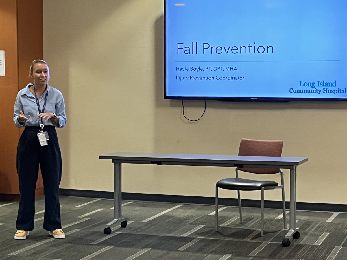 NYULHLI_Trauma's tweet photo. Injury prevention #outreach - regionally! 🧭

Thank you to @LICommHospital’s #injurypreventioncoordinator, Hayle Boyle, for coming to @NYULangoneLI today to serve as our A Matter of Balance guest health expert! #fallprevention #olderadults #amob https://t.co/KfZbFAqTjr