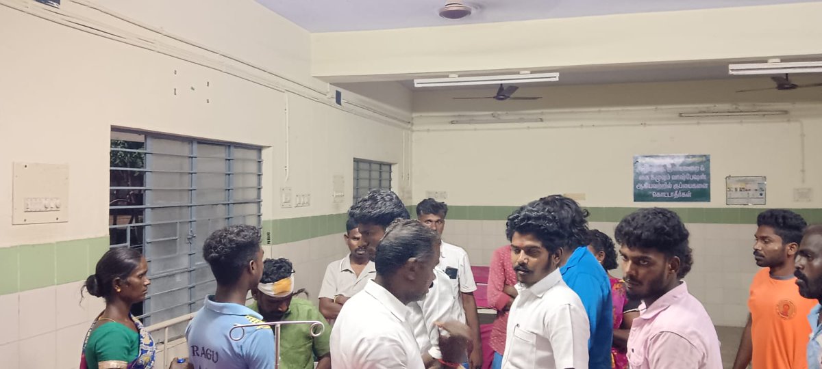 RamuBalu6's tweet photo. தமிழர் தேசம் கட்சி தலைவர் திரு.@KKSelvakumaroff
அவர்களின் ஆணைக்கினங்க, புதுக்கோட்டை மாவட்டம்,
அன்னவாசல் ஒன்றியத்திற்குட்பட்ட மணியடிபட்டி கிராமத்தை சேர்ந்த சின்னத்தம்பி மீது கொலைவெறி தாக்குதல் நடத்திய கயவர்கள் மீது நடவடிக்கை எடுக்க வேண்டும் காவல்துறை.
@tnpoliceoffl
@RamuBalu6 https://t.co/x9Rv6Bx8BG