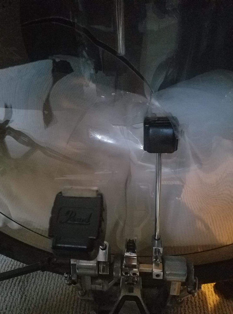 Pirelli913's tweet image. This happened five years ago and I suffer from PTSD every year this memory from Facebook returns. 😂😭 #drummerproblems