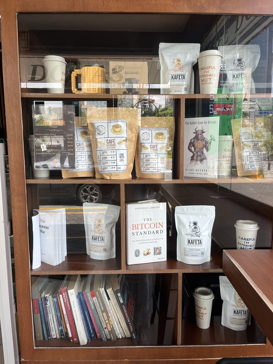 samsuarezbtc's tweet photo. first week back in gdl, found a btc meetup, at a little café that accepts bitcoin🧡

Twenty Seven 🍩
Guadalajra, Jalisco https://t.co/vXJ8KmaoAr