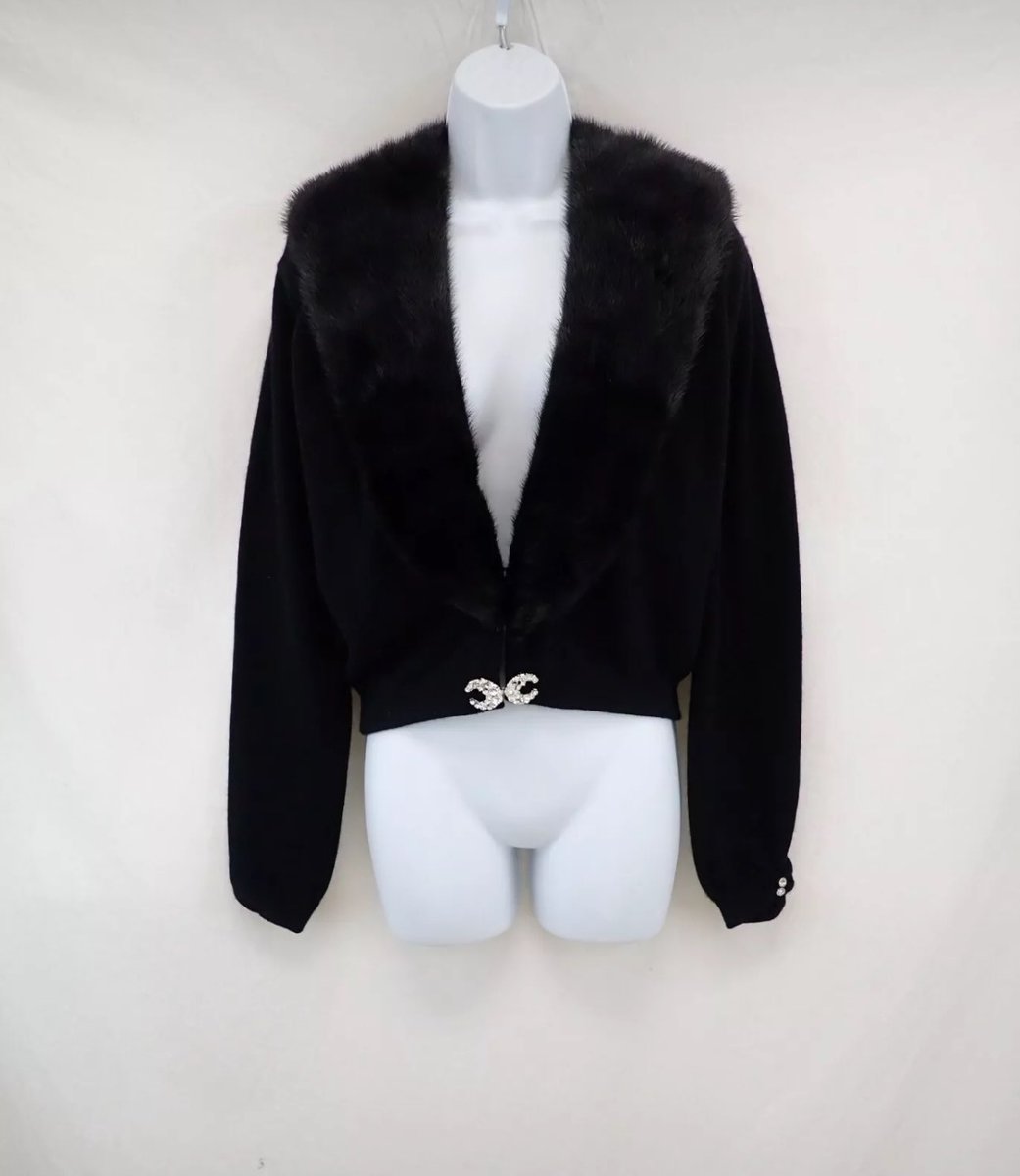 ANTHROBIMBO's tweet photo. is this not the most gorgeous vintage, real mink cardigan you’ve ever seen? https://t.co/vlZ8e5mabU