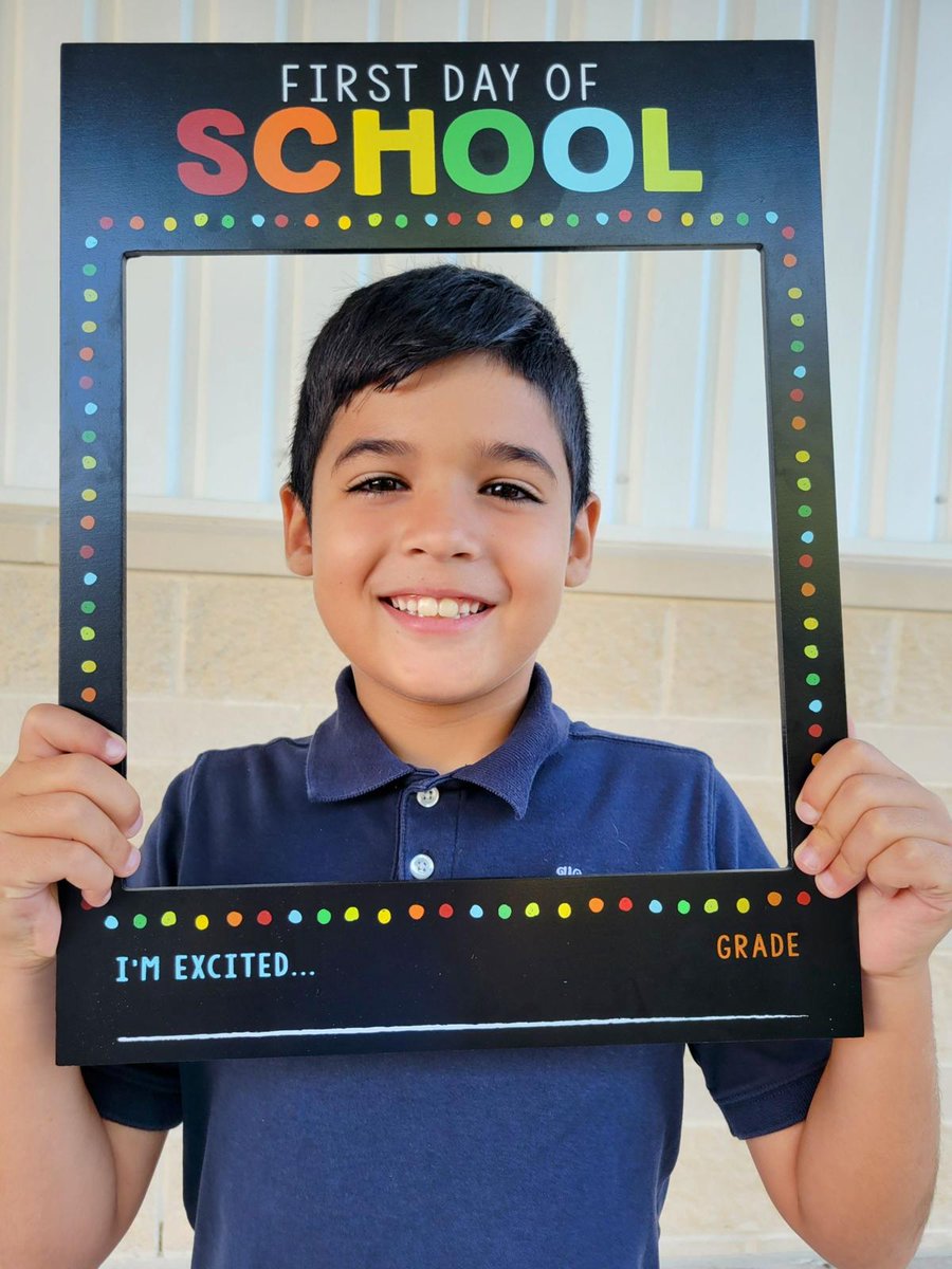 MontessoriHTX's tweet image. Our hearts are full as we welcomed back our #LowerElementary #students last week for the #firstdayofschool!🌟 We&apos;re thrilled to have our #classrooms buzzing w/#energy &amp;amp; #curiosity once again. Here&apos;s to a year filled with #learning, laughter, &amp;amp; new experiences! 💼🍎

#BackToSchool