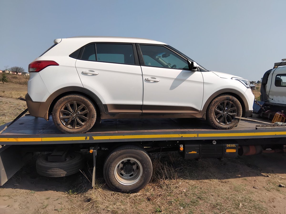makhunga_sn's tweet photo. @HyundaiSA I bought this used car on Friday at Hyundai Umhlanga Ridge. Today it fails to start. It looks nice but it's very defective. https://t.co/5ThiattdeC