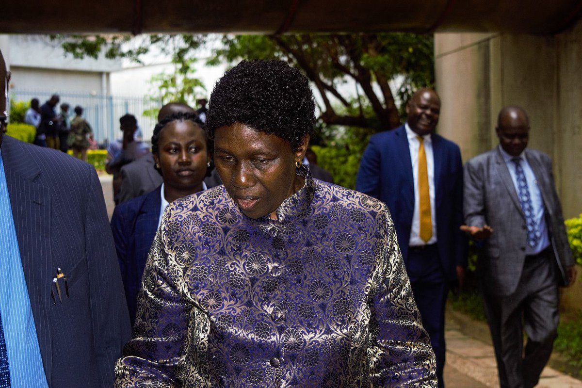 The Ag. Vice Chancellor Prof.Hutchinson took time to engage with parents, attentively addressing their concerns about the lengthy queues during admissions and fee payment.
We are committed to ensuring every student’s journey begins on the right foot.🙌🏾#WeareUoN 
#KaribuUon #UoN