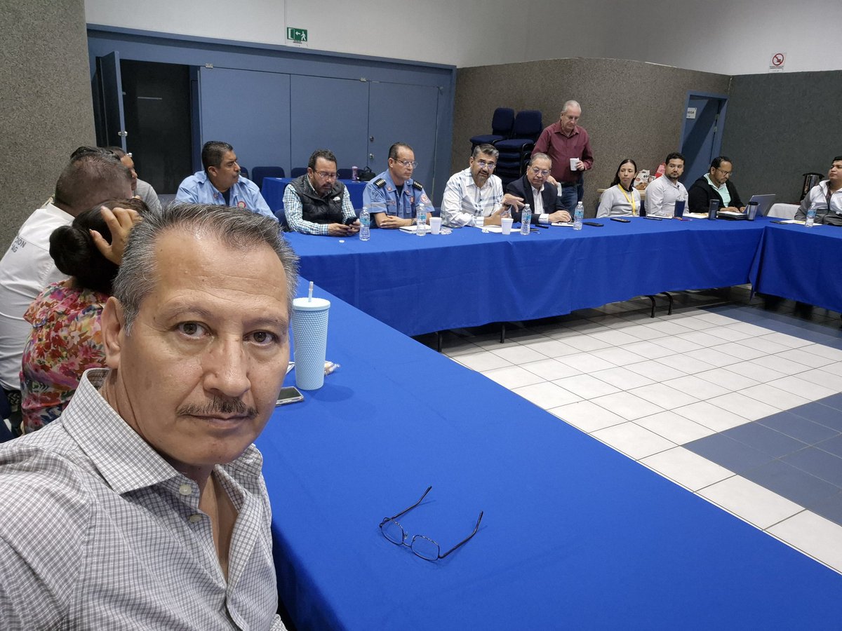 AEPAFJAL's tweet photo. Reunión del CEPAEJ en instalaciones del Consejo Estatal de Prevención de Accidentes en Jalisco. (CEPAJ)
#PadresDeFamiliaActivos 
#RedPadresDiscJal https://t.co/ovXOFhqpqN