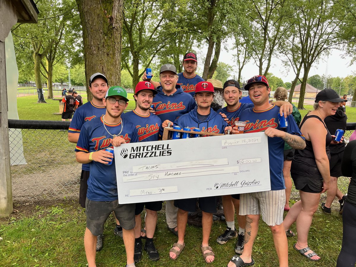 3rd place finish for the #Twins at this years Cornfest! Battled the rain and broke the Sunday losing curse. Thanks <a href="/GrizzlySloPitch/">Mitchell Grizzlies</a> for putting on a clinic as hosts. 🌽 🥎 🍺 #hunghinzy #assonbricky #RollTwins #Cornfest