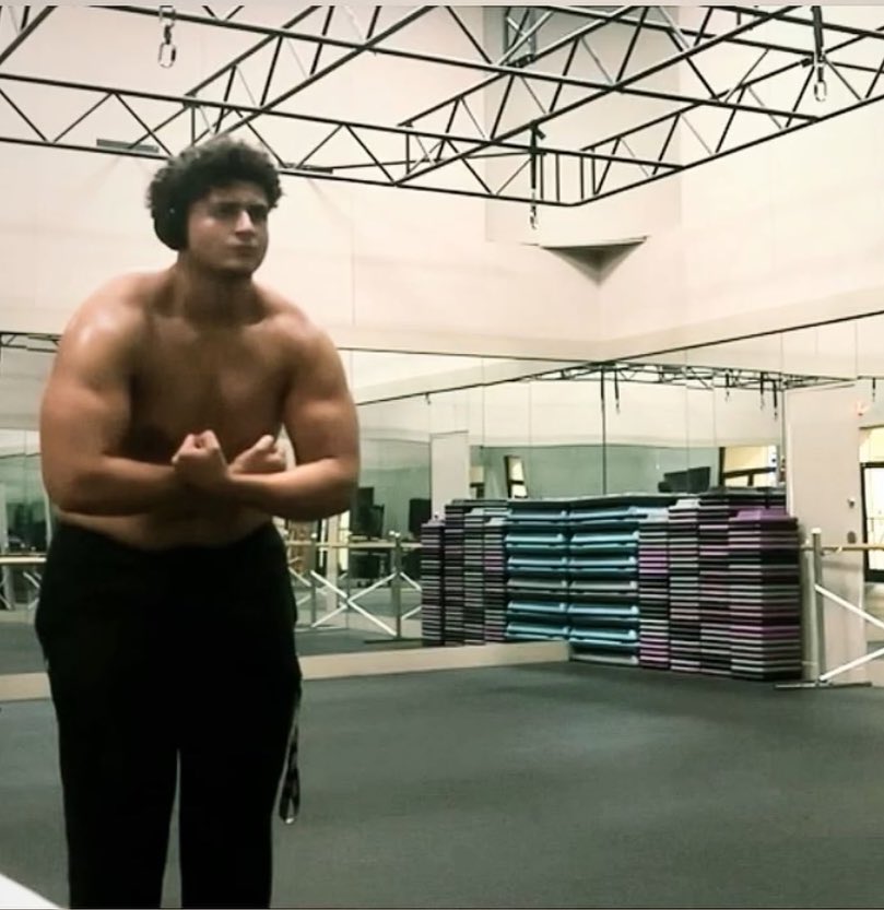 GabrielTeffera's tweet image. 6’6 300 RT 
Full Qualifier
Lackawanna College True Freshman Fall camp Clips. Only getting better from here!
@RayDayton3 
#jucoproduct