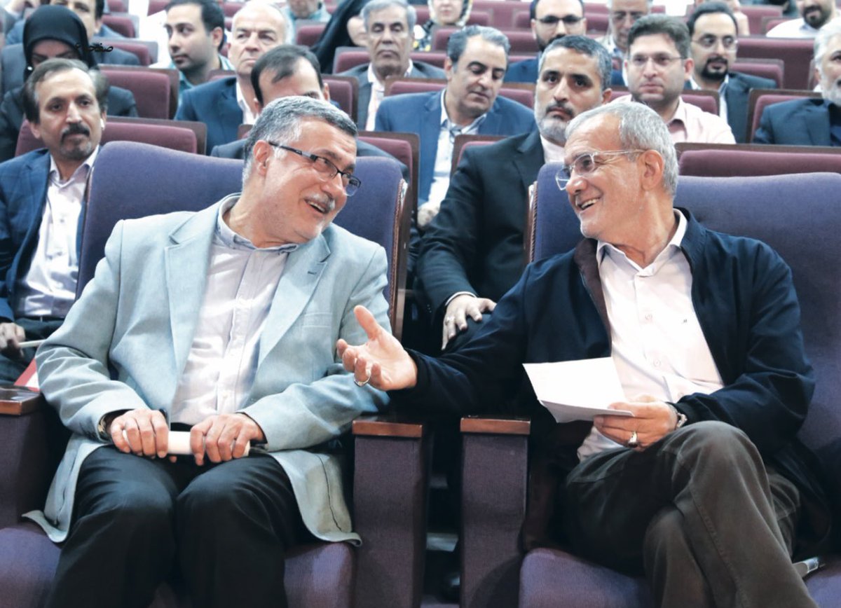 profalavian's tweet photo. یک فرصت تاریخی
رییس محترم جمهور بر وفاق ملی تاکید دارد. 
رییس محترم مجلس وفاق ملی را در سر  لوحه بررسی کابینه پیشنهادی قرار داده و نمایندگان محترم مجلس نیز بر آن تاکید دارند. رییس محترم قوه قضاییه نیز بر وفاق ملی در شرایط حال کشور تاکید کردند. https://t.co/q9D6UJPQhR