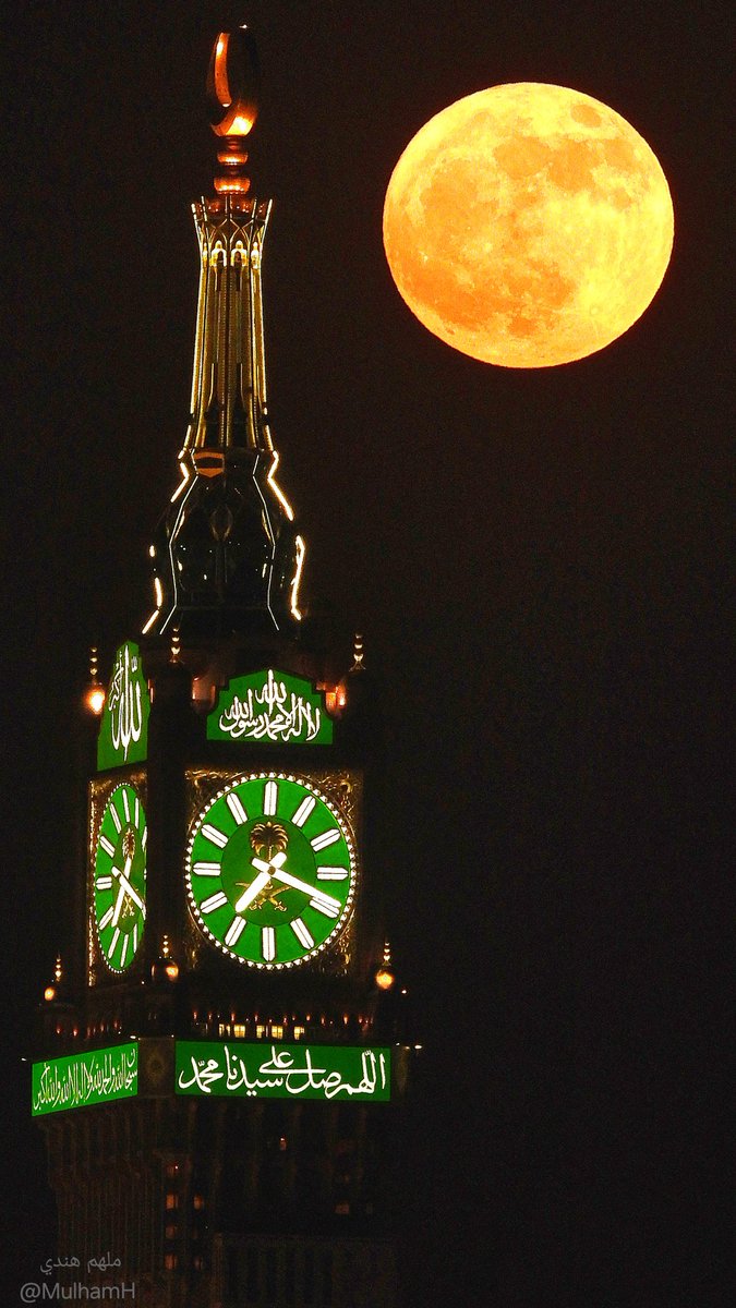 صورة للـ القمر الليلة وهو بدرا لشهر صفر 
هذا البدر هو الثالث من أربعة بدور خلال فصل #الصيف
لذلك كان المزارعين في أوروبا يطلقون عليه blue moon  وهي كناية على الخدعة
لأن المعتاد يكون 3 بدور في كل فصل فيأقتوا للحصادهم و زراعتهم ووجود 4 بدور في فصل واحد يخل بحسابهم .. 

المهم انه لا