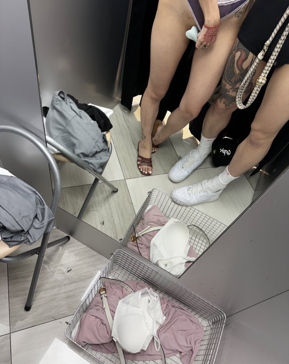 台中更衣室合照解鎖🔓
沒有打砲 時間才不夠哈哈哈哈哈哈 https://t.co/KVfUtJJiHB