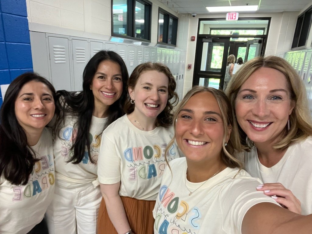 ngarciawd7's tweet photo. Happy first day of school from the 2nd grade teachers! @OB_Foxes #wdsd7 https://t.co/kvYZP7HYzr