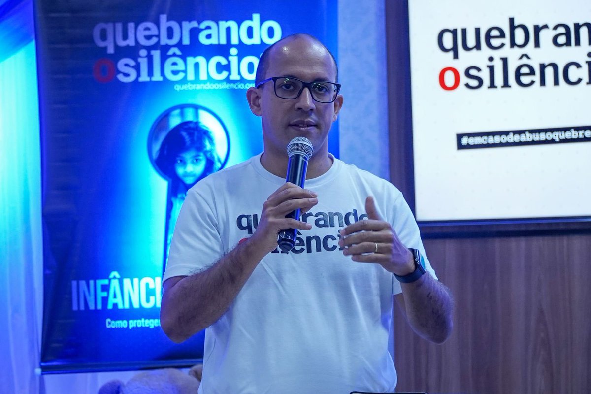 Colaboradores das nossas sedes administrativas Boa Vista e em Manaus estão comprometidos com Quebrando o Silêncio. ❌

Confira as imagens: 📸

#quebrandoosilencio #NÃOaviolencia #denuncie #AAmaR #escolhidosparaamissão
