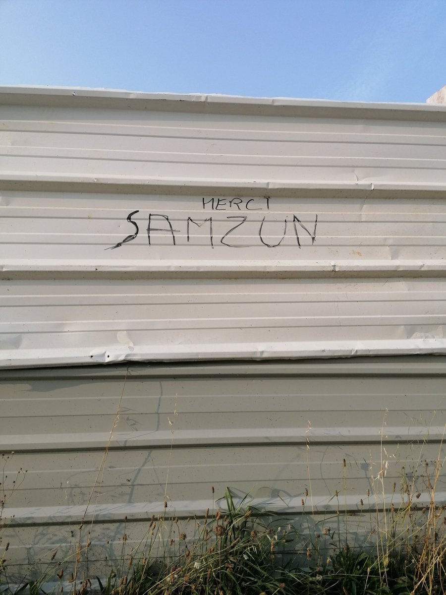 Ub graffiti en remerciement d'un elu en l'occurrence celui de <a href="/VilleStNazaire/">Saint-Nazaire</a>, assez rare pour être partagé. Il faut dire que c'est juste en face d'un pump track et d'un city stade tout neuf qui visiblement fait la joie des jeunes du quartier..